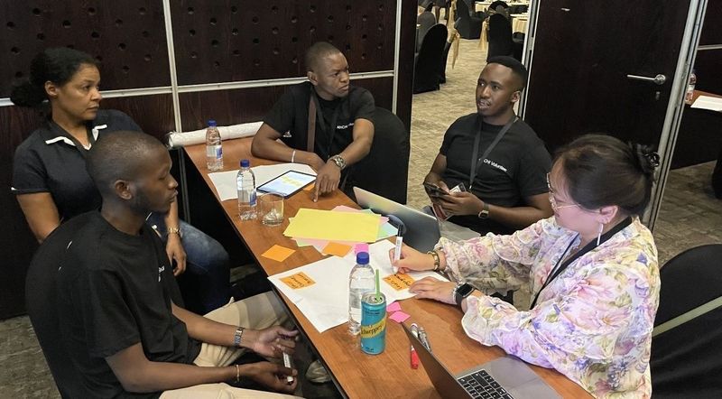 people in brainstorm session